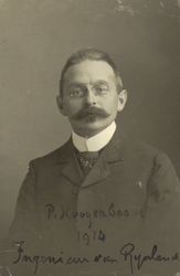 FOTO-000671 Portret van P. Hoogenboom, ingenieur van Rijnland (1905-1935), 1910