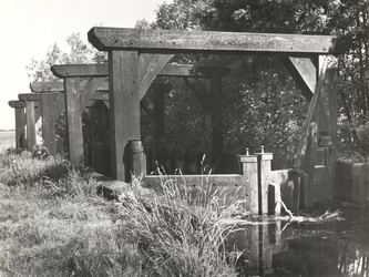 FOTO-000863 Burmaadse Verlaat bij de Weipoortse Vliet, verbinding gevende tussen boezem- en polderwater, circa 1961