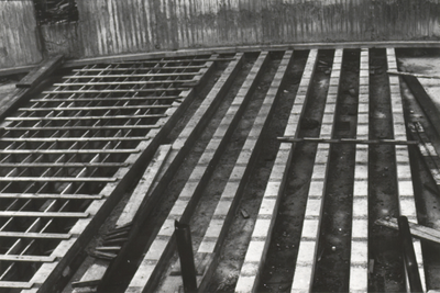 FOTO-000908 Bouw van de afvalwaterzuiveringsinstallatie Alphen-Noord: Vloerribben van het oxidatiebed, 1970-1972