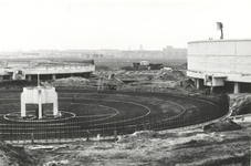 FOTO-000924 Bouw van de afvalwaterzuiveringsinstallatie Alphen-Noord: vloerbewapening van de nabezinktank met..., 1970-1972