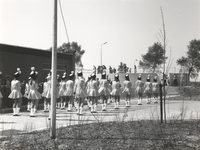 FOTO-001033 Majorettes ter opluistering van de feestelijke officiële opening en ingebruikstelling van de afva..., 14/5/1976