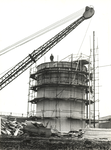 FOTO-001059 Slijkgistingstank in aanbouw van afvalwaterzuiveringsinstallatie te Waddinxveen, 11/5/1964