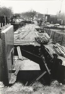 FOTO-001258 Bouw van het Hanepraaigemaal verbonden aan de Hanepraaiduiker (sluis): oostkant bouwput, 27/2/1987