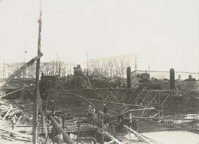 FOTO-001441 Gezicht vanaf de westzijde van het gemaal, tijdens het storten van de fundatieplaat, 30/11/1933