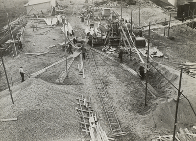 FOTO-001476 Overzicht op het werkterrein tijdens het storten van de wanden, 20/4/1934