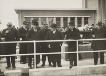 FOTO-001563 Ingebruikstelling van het nieuwe dieselgemaal 'Mr. P.A. Pijnacker Hordijk': de genodigden bezicht..., 22/2/1936