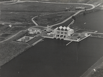 FOTO-001698 Luchtfoto van het nieuwe gemaal te Halfweg,