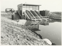 FOTO-600045 Gemaal De Leyens vlak voor de opening op 19 maart, 1976