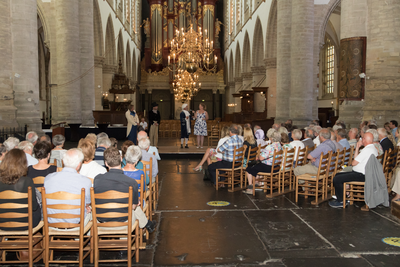 FOTO-850582 Publiek en toneelspel bij de tentoonstelling Waterbazen in de Sint Bavo in Haarlem, 19 juni 2017