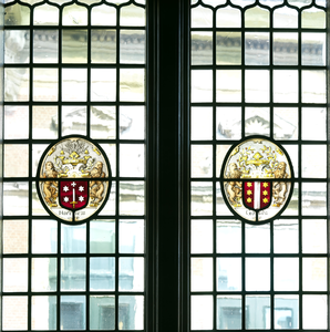 KGV-000064 Gebrandschilderde wapenruitjes van Haarlem en Gouda, circa 16e eeuw