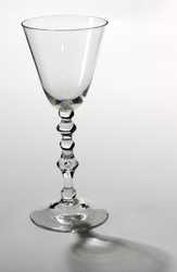 KGV-000100 Glas met knoppenstam, circa 18e eeuw