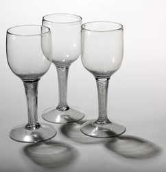 KGV-000111 Wijnglas met slingerstam, circa eind 18e eeuw