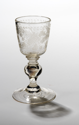 KGV-000125 Glas met wijnranken, circa tweede helft 18e eeuw