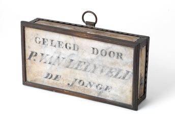 KGV-000363 Eerste steen gelegd door P. van Lelyveld, 1805