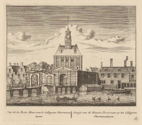 PRT-0090 Gezicht op de Blauwepoort en het Collegium Pharmaceuticum van Leiden, 1732