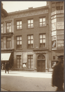 FOTO_00002 Voorgevel van het gemeenlandshuis van Schieland aan de Korte Hoogstraat 3 te Rotterdam, 1920