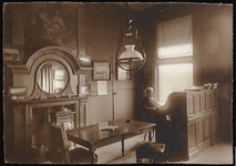 FOTO_00007 Kamer van de ingenieur in het gemeenlandshuis van Schieland aan de Korte Hoogstraat 3 te Rotterdam, 1920