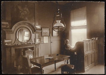 FOTO_00007 Kamer van de ingenieur in het gemeenlandshuis van Schieland aan de Korte Hoogstraat 3 te Rotterdam, 1920