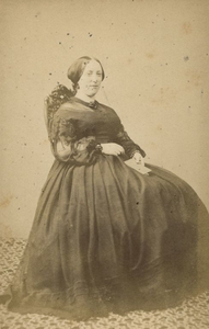 FOTO_00111 Mevrouw Ch. M. 't Hooft-Smith, echtgenote van dijkgraaf mr. Isaac 't Hooft, z.j. [ca. 1860]