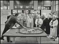 FOTO_00568 Bewoners van seniorenflat IJsselzicht bezoeken de AWZI Groenedijk, 24 juni 1987