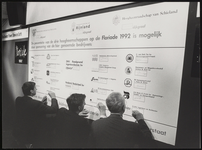 FOTO_00696 Bijeenkomst ter ondertekening van de sponsorcontracten voor deelname aan de Floriade 1992, 10 april 1990