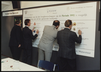 FOTO_00709 Bijeenkomst ter ondertekening van de sponsorcontracten voor deelname aan de Floriade 1992, 10 april 1990