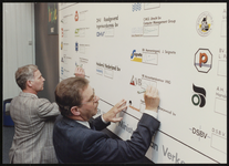 FOTO_00713 Bijeenkomst ter ondertekening van de sponsorcontracten voor deelname aan de Floriade 1992, 10 april 1990