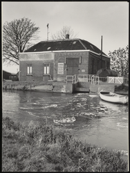 FOTO_01069 Gemaal Mr. P.D. Kley te Nieuwerkerk aan den IJssel in werking, 25 november 1988