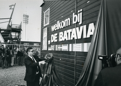 4785 - Batavia VOC-retourschip: opening van het informatiecentrum Batavia op de werf door burgemeester Gruijters