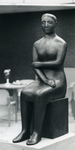 5057 - Kunstwerken: Wachtende van kunstenaar Judith Pfaeltzer - materiaal: brons met natuursteen - koningin Beatrix ...
