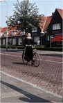 257231 Het fietsen van een kloosterling. (geen informatie bekend), 1964 - 1988