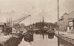 25540 Haven, met rechts timmerfabriek de Rietvink (Kanaaldijk-Noord 5) en links Kanaaldijk-Zuid, 1924 - 1928