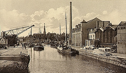 25541 Haven, met rechts timmerfabriek de Rietvink (Kanaaldijk-Noord 5) en links Kanaaldijk-Zuid, 1924 - 1928