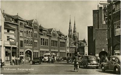 28515 Keizersgracht, met links hoofdpostkantoor en rechts drukkerij Hermes, 1953 - 1954