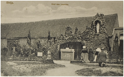 68213 Liefdesgesticht St. Paulus, Strijpsestraat 144: de tuin met daarin een Lourdesgrot, ca. 1910