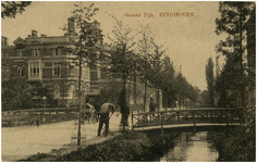 68976 Vestdijk, met rechts de stadsgracht en links de villa van A.J. Mignot uit 1902 en de luciferfabriek van Visser, ...