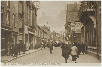 69351 Vrijstraat, met links het Rembrandt Theater en rechts een reclamebord van Blue Band, ca. 1935