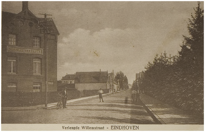 69760 Sigarenfabriek Norbert van Reuth, kruising Willemstraat-Gagelstraat, ca. 1925