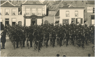193062 Mobilisatie: Compagnie Wielrijders op de Markt, 1914 - 1918