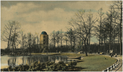 193898 Stadswandelpark: de vijver. Op de achtergrond het A.F. Philips Observatorium, ca. 1940