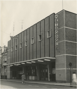 251984 Metropole theater, hoek Dommelstraat-Stationsplein, 1958