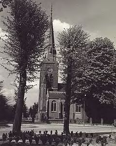 9167 De R.K.kerk aan het Dorpsplein, ca. 1960