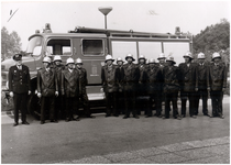 147447 Groepsfoto brandweercorps gem. Hoogeloon ca. V.l.n.r.: cdt. A. Goedemont, A. Luyten, C. Plasmans, J. Gijssen, P. ...