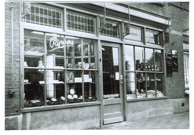 500006 Winkel van bakkerij Willem van Kronenburg, 1965