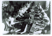500009 Sigarenmakers in de sigarenfabriek De Hoop , 1918