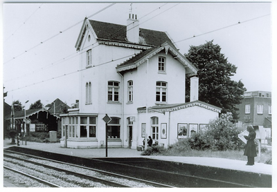 500127 Station : achterzijde, 1960
