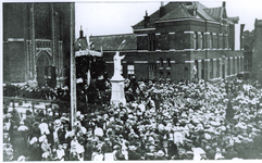 500230 Het officieel onthullen van het Heilig Hartbeeld voor de Odulphuskerk, 03/06/1921