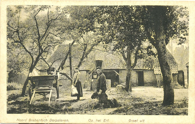 500245 Het erf van een boerderij met erdkar en de put. , 1912