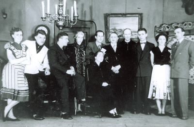 500257 De cast bestaande uit leden van de R.K. Jonge Middenstand, 1957