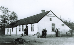 500295 Noodwoning van de familie Hulsen, 1946